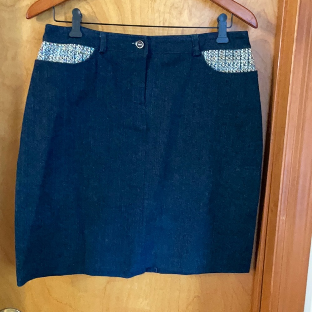 🌻3 for $25 Stretchy denim skirt. Size 8 with tweed trim.